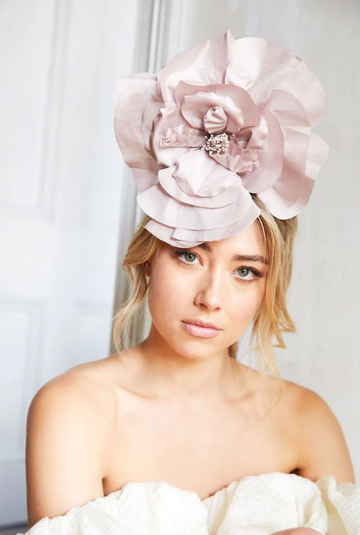 CINDY FASCINATOR IN NUDE