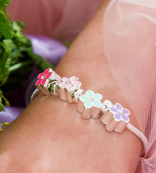 PETITE FLEUR BOUQUET CHARM