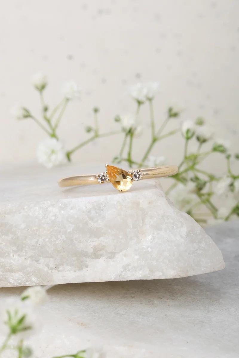AURI GEMS 9CT YG CITRINE & DIAMOND RING