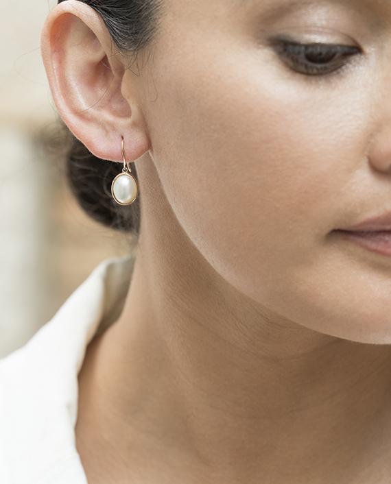 9RG OVAL MABE HOOK EARRINGS